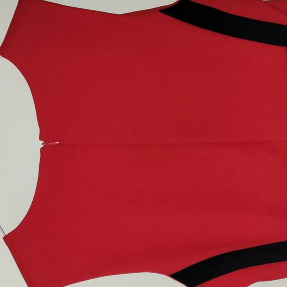 Red dress with black color blocking - Picture 5 of 6